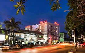 Ibis Vientiane Nam Phu Vientiane Laos